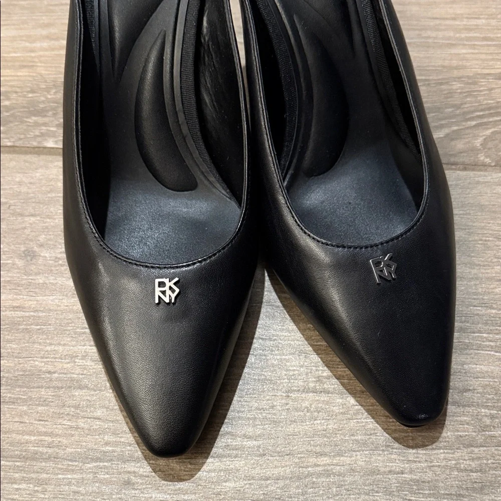 New DKNY Netta Black Pointed Toe Pump Sz 6 M - Picture 5 of 15